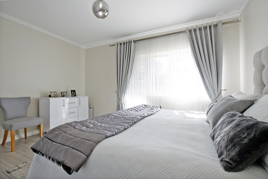 2 Bedroom Property for Sale in Wynberg Upper Western Cape